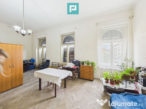 Apartament la casă, 3 camere - P-ța Catedralei