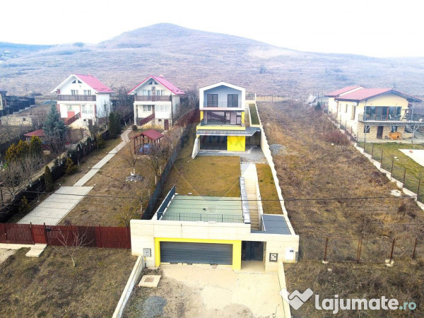 Casa premium de vanzare in Campenesti!