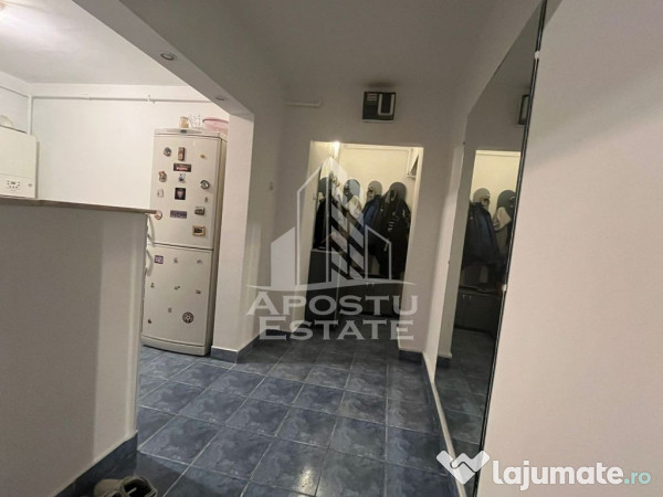 Apartament cu 2 camere, semidecomandat, etaj intermediar