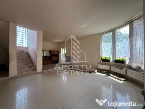 Casa invididuala cu 13 camere, situata in zona Mehala