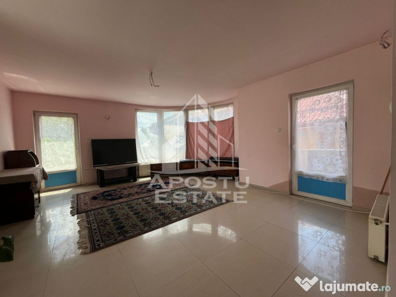 Casa invididuala cu 13 camere, situata in zona Mehala