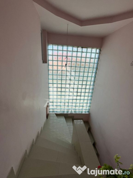 Casa invididuala cu 13 camere, situata in zona Mehala