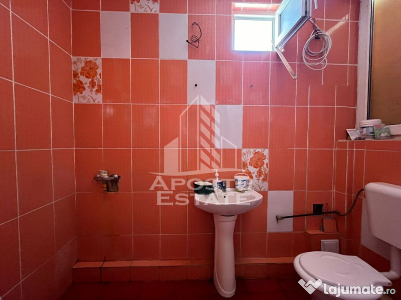 Casa invididuala cu 13 camere, situata in zona Mehala