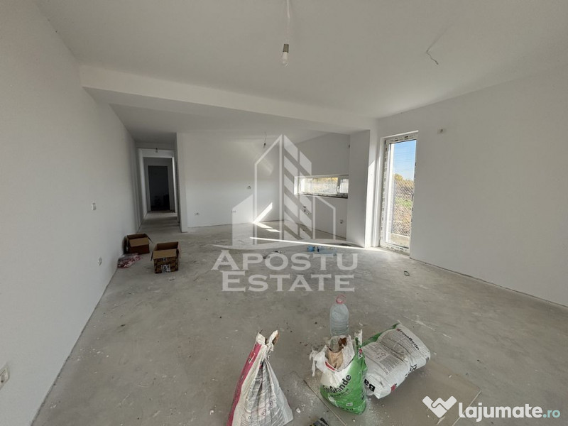 Jumatate de duplex cu 4 camere in zona Padurea Verde