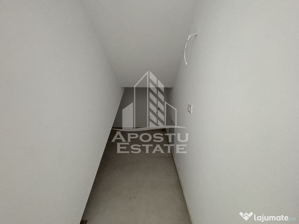 Jumatate de duplex cu 4 camere in zona Padurea Verde