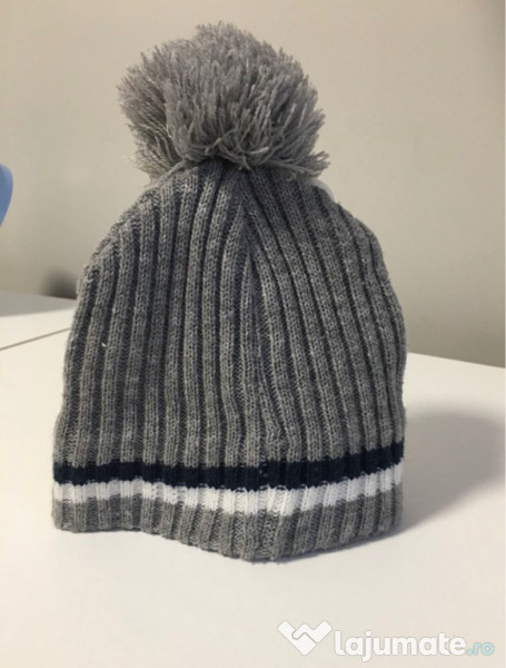 Fes / caciulita bebe ‘OM’ gri cu ciucure 0-12 luni 