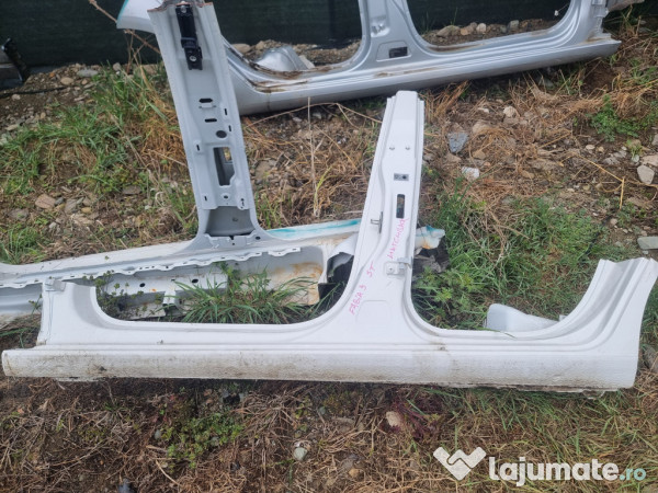 Prag stanga tabla Skoda Fabia 3 Break 2015