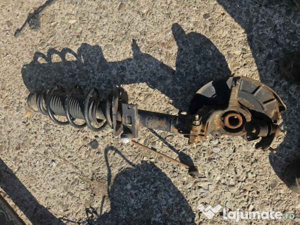 Fuzeta cu amortizor dreapta fata Skoda RAPID 2014