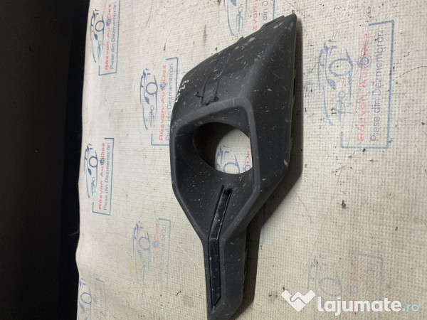 Grila proiector stanga Dacia Sandero 3 - Motorina 2023