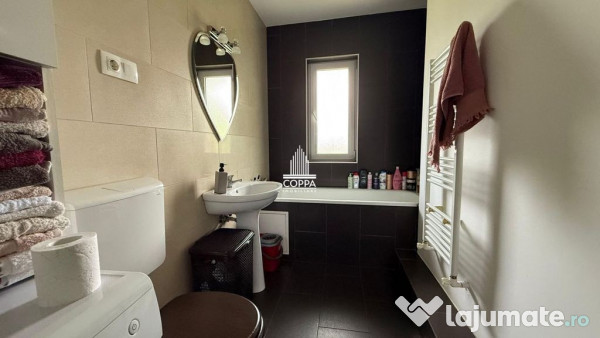 Apartament de vânzare 3 camere strada Rozelor 