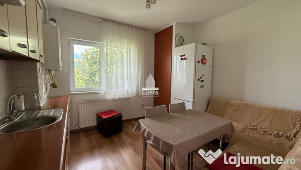 Apartament de vânzare 3 camere strada Rozelor 