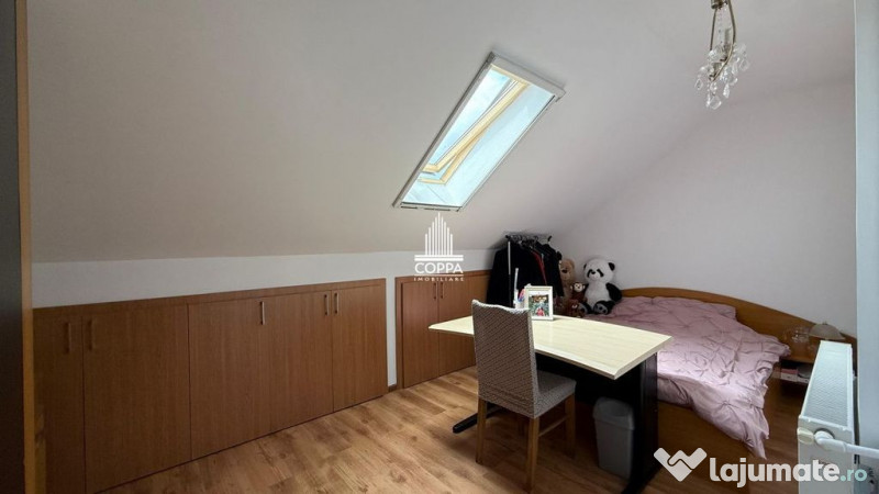 Apartament de vânzare 3 camere strada Rozelor 