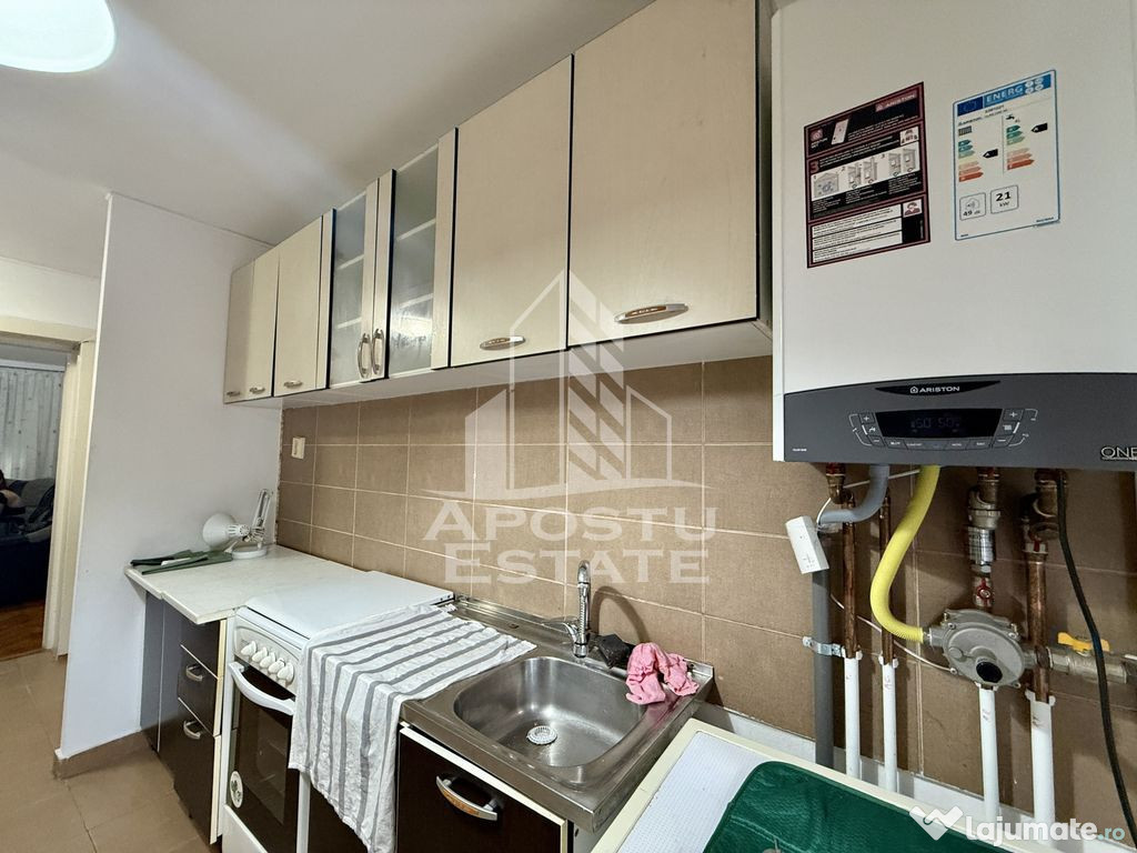 Apartament 3 camere, decomandat, etaj 1, centrala proprie... 