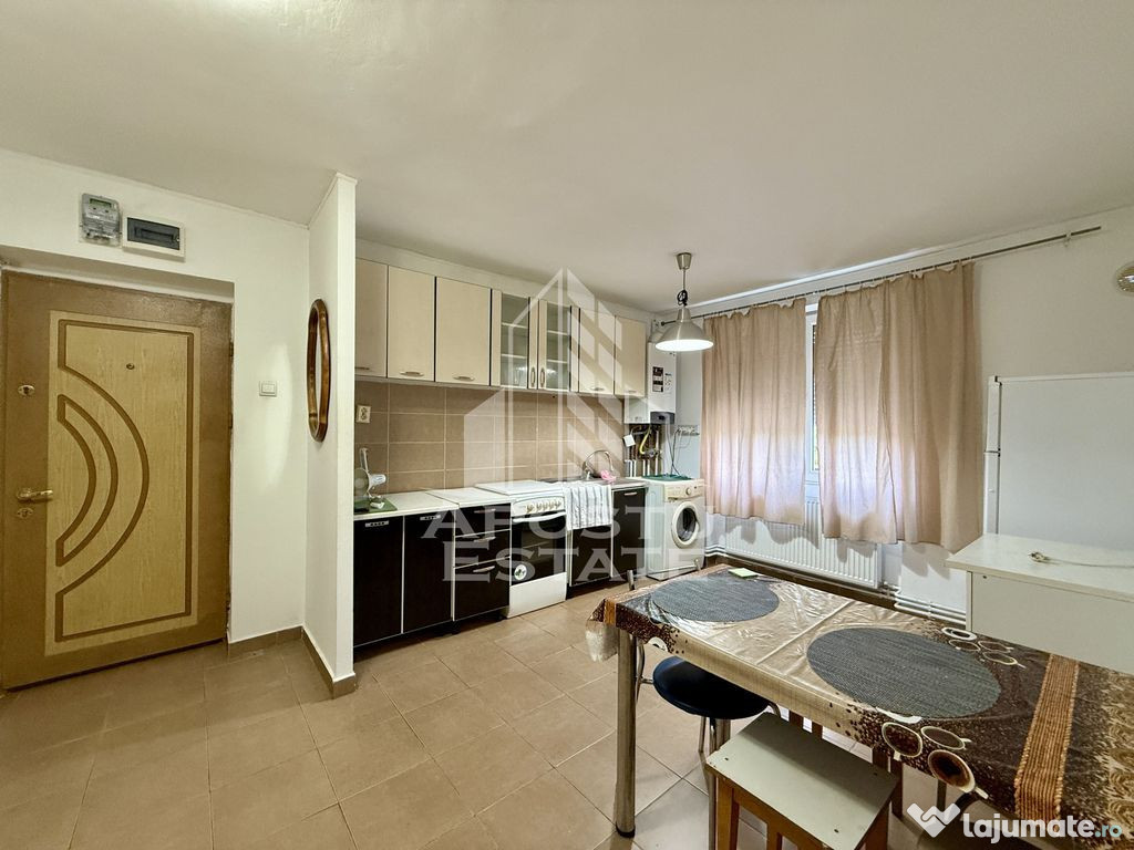 Apartament 3 camere, decomandat, etaj 1, centrala proprie... 