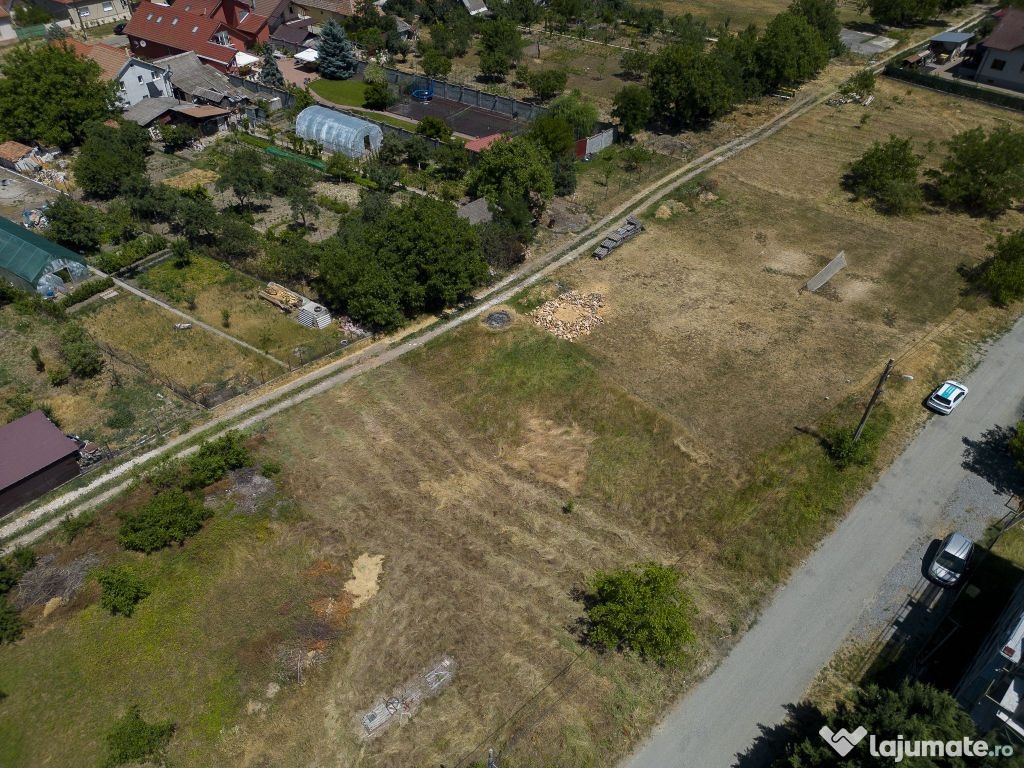 Loc de casă în Sânleani 414 mp 