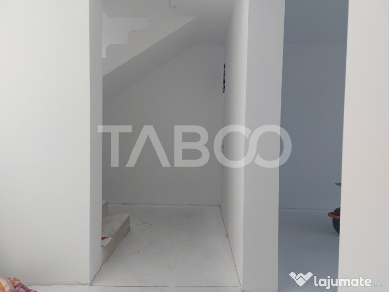 Duplex de vanzare 150 mp P+1E 4 camere 145 mp teren liber Ci 