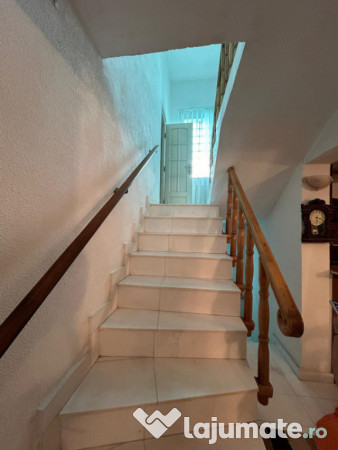 Povestea unei case la doar 200 m de valuri, cu piscină și