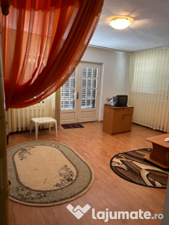 Povestea unei case la doar 200 m de valuri, cu piscină și