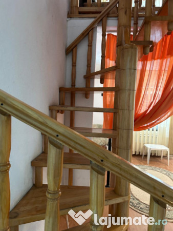 Povestea unei case la doar 200 m de valuri, cu piscină și