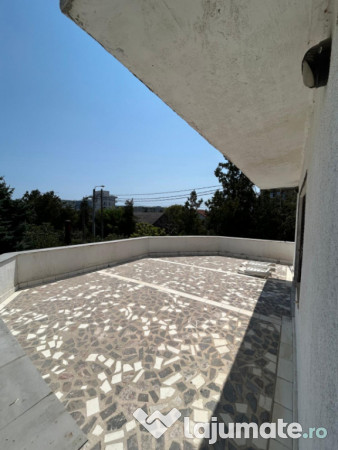 Povestea unei case la doar 200 m de valuri, cu piscină și