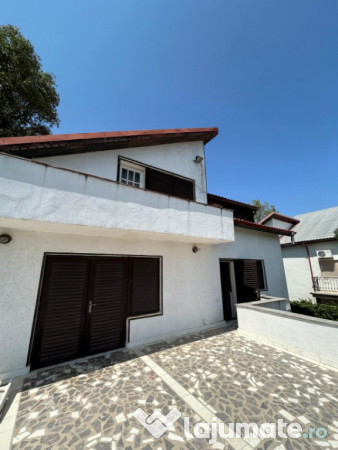 Povestea unei case la doar 200 m de valuri, cu piscină și