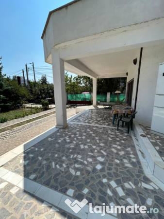 Povestea unei case la doar 200 m de valuri, cu piscină și