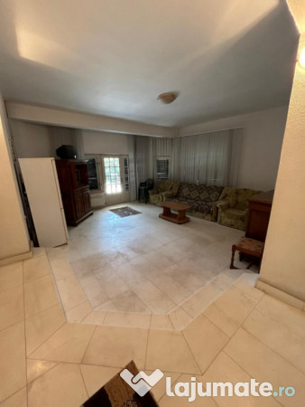 Povestea unei case la doar 200 m de valuri, cu piscină și