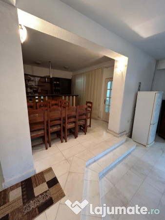 Povestea unei case la doar 200 m de valuri, cu piscină și