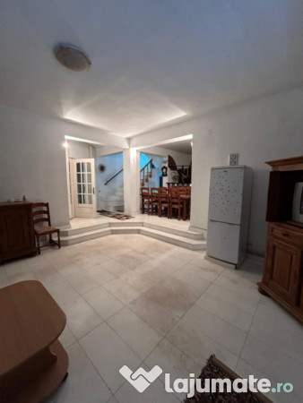 Povestea unei case la doar 200 m de valuri, cu piscină și