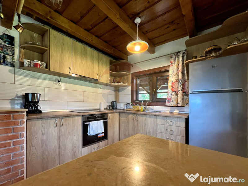 Casă de vacanță, de vânzare, pretabilă locuință sa...