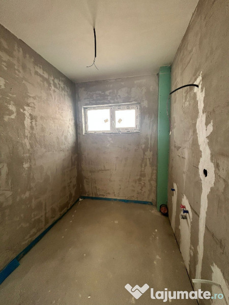 CASA TRIPLEX DE VÂNZARE ÎN FLOREȘTI 