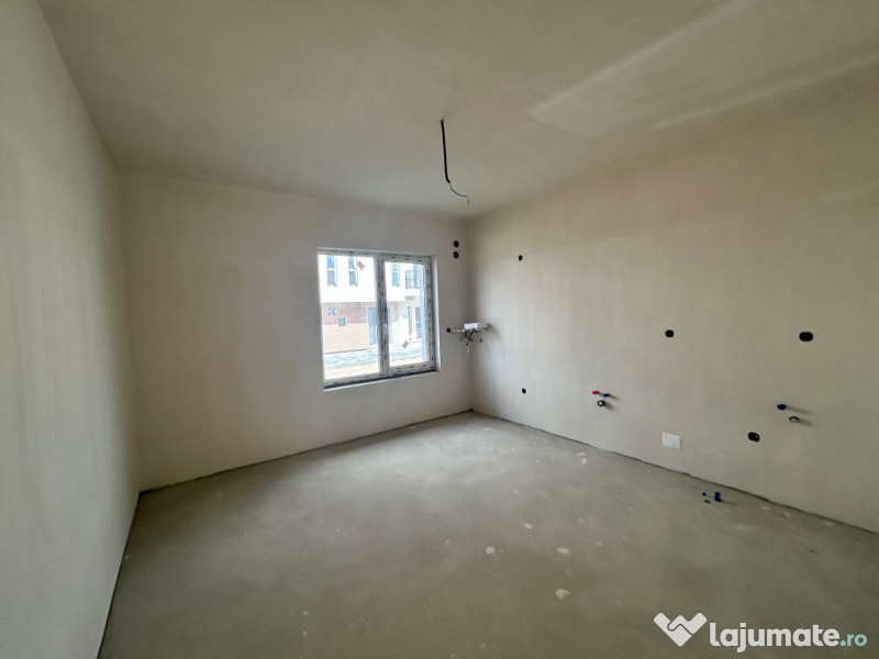 CASA TRIPLEX DE VÂNZARE ÎN FLOREȘTI 