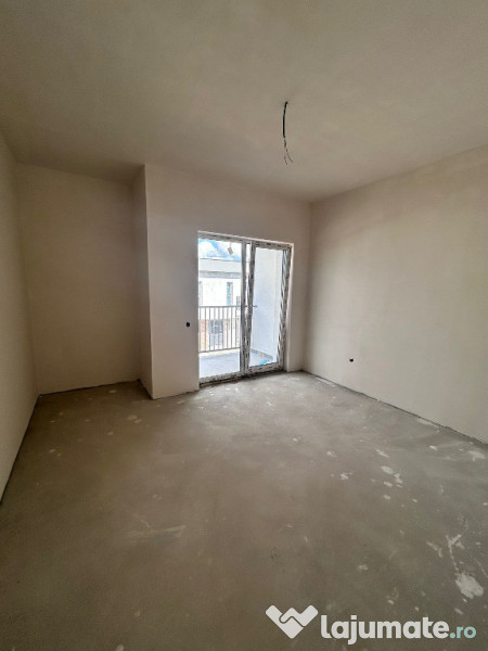 CASA TRIPLEX DE VÂNZARE ÎN FLOREȘTI 