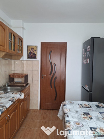 Apartament cu 3 camere Iași zona Mircea cel Bătrân