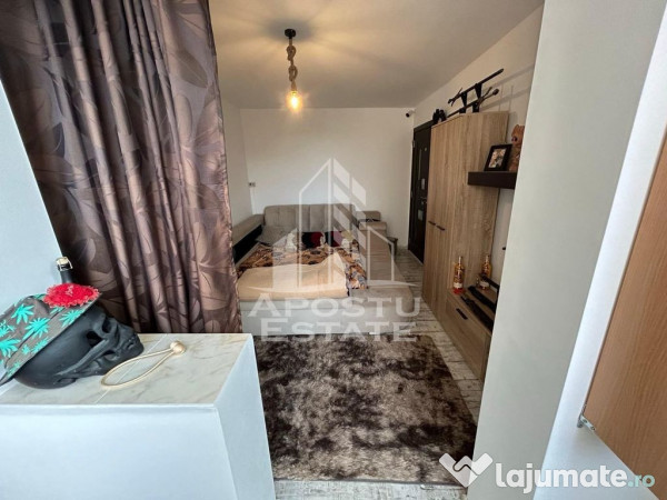 Apartament cu 2 camere, complet renovat, 2 balcoane, etaj...