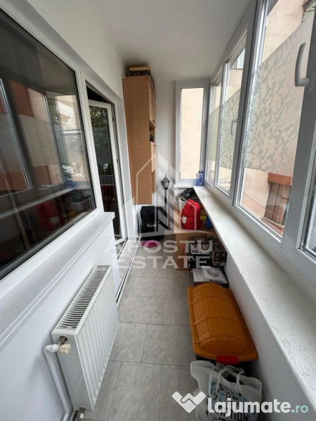 Apartament cu 2 camere, complet renovat, 2 balcoane, etaj...