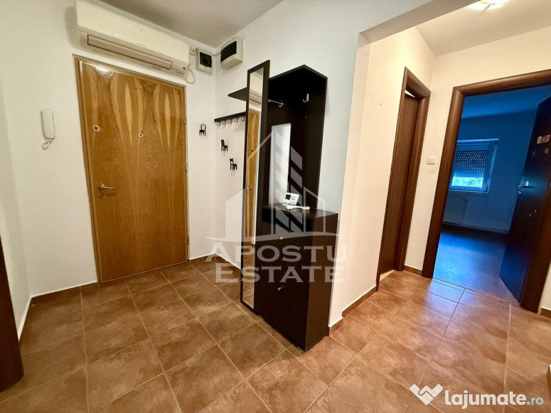 Apartament cu 3 camere, 2 bai, centrala proprie, zona Soa... 
