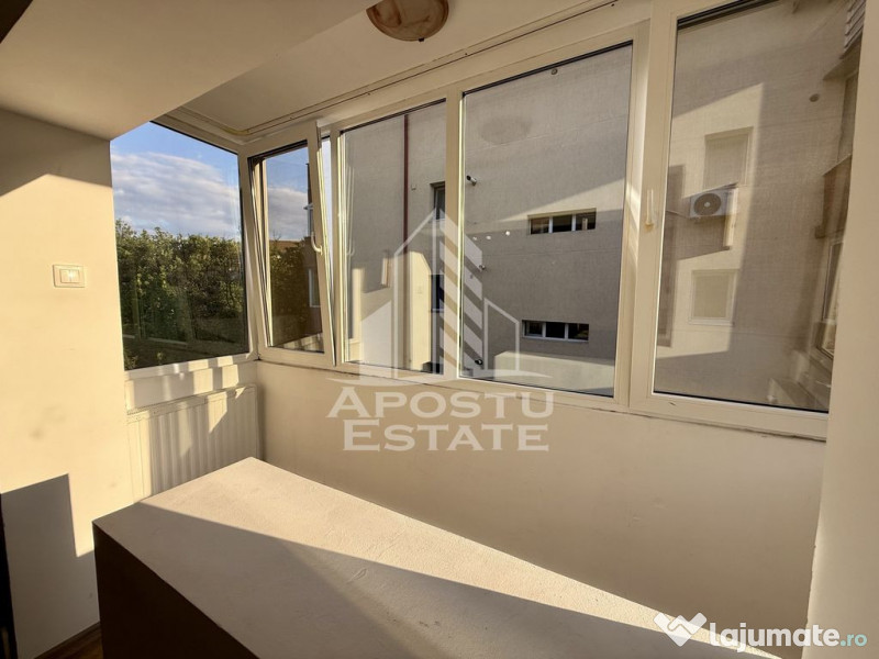 Apartament cu 3 camere, 2 bai, centrala proprie, zona Soa... 