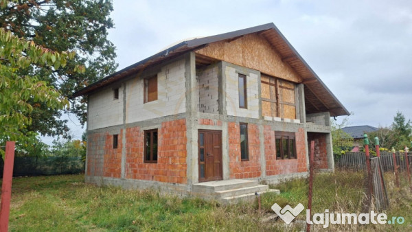 Casă Suseni-Cersani construcție solidă, teren 578 mp