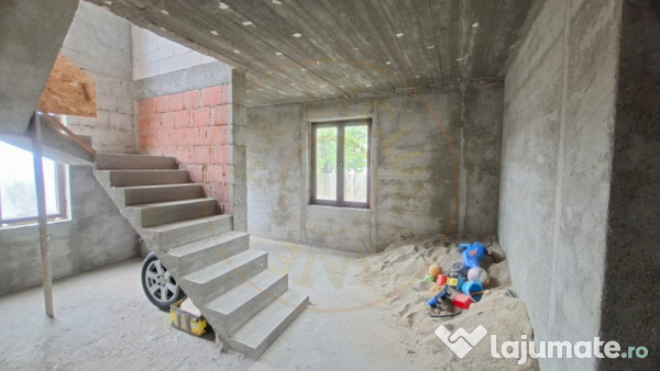 Casă Suseni-Cersani construcție solidă, teren 578 mp