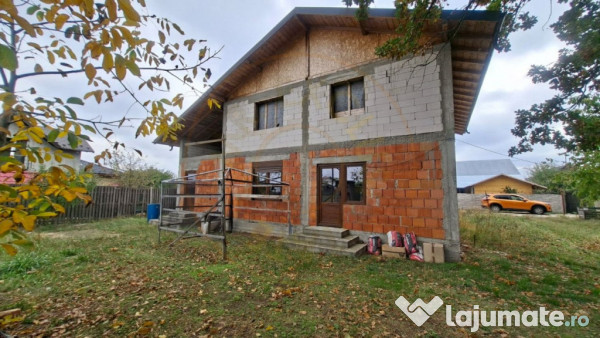 Casă Suseni-Cersani construcție solidă, teren 578 mp