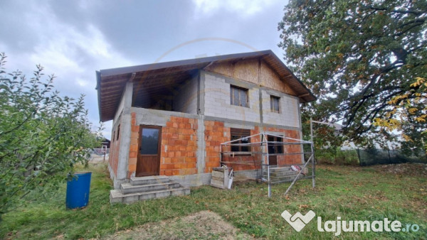Casă Suseni-Cersani construcție solidă, teren 578 mp