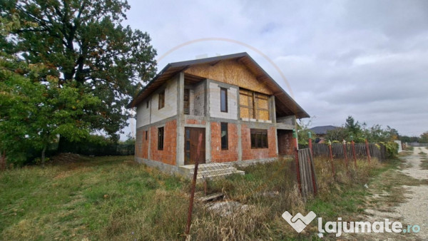 Casă Suseni-Cersani construcție solidă, teren 578 mp