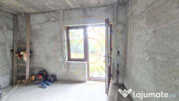 Casă Suseni-Cersani construcție solidă, teren 578 mp