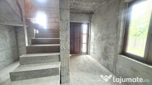 Casă Suseni-Cersani construcție solidă, teren 578 mp