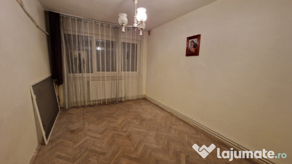 Apartament 2 camere confort 1 Viziru 1 etaj 2/4 Liber