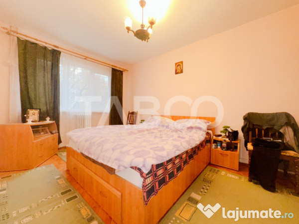 De vanzare apartament cu 4 camere decomandate cartierul Mana