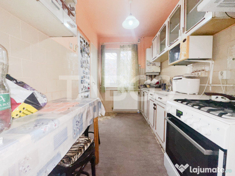 De vanzare apartament cu 4 camere decomandate cartierul Mana