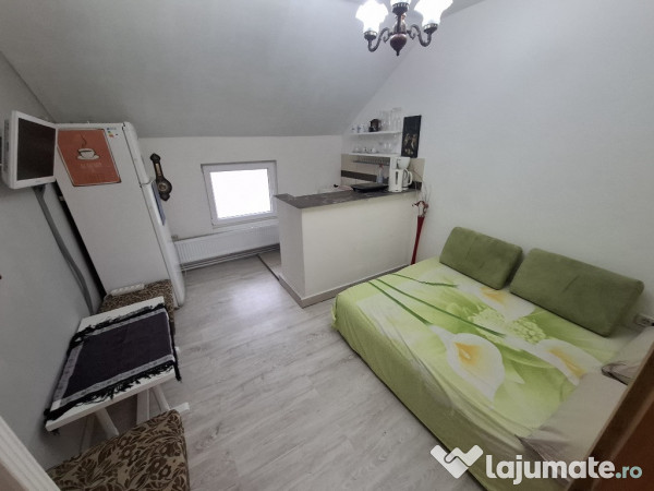 Inchiriez apartament 2 camere zona Parneava 