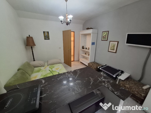 Inchiriez apartament 2 camere zona Parneava 